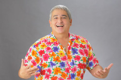 Chuck im Hawaii-Shirt